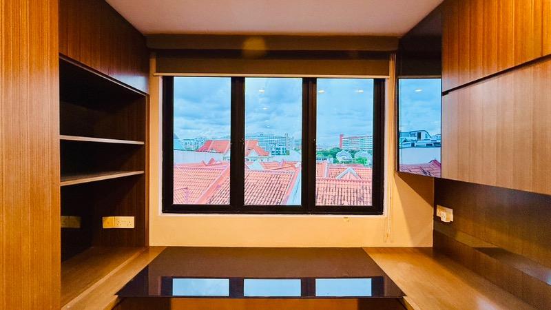 Prop-GPT: Corner Terrace: D08 Serangoon Road New Listing Immediate move in can park four cars