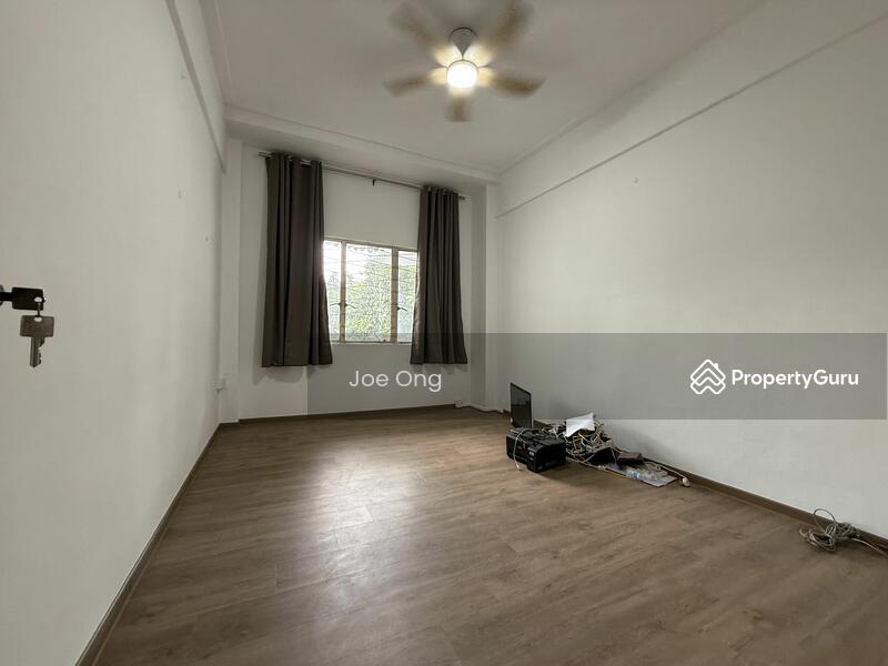 Prop-GPT: Apartment: D09 Cairnhill Cavenagh Gardens