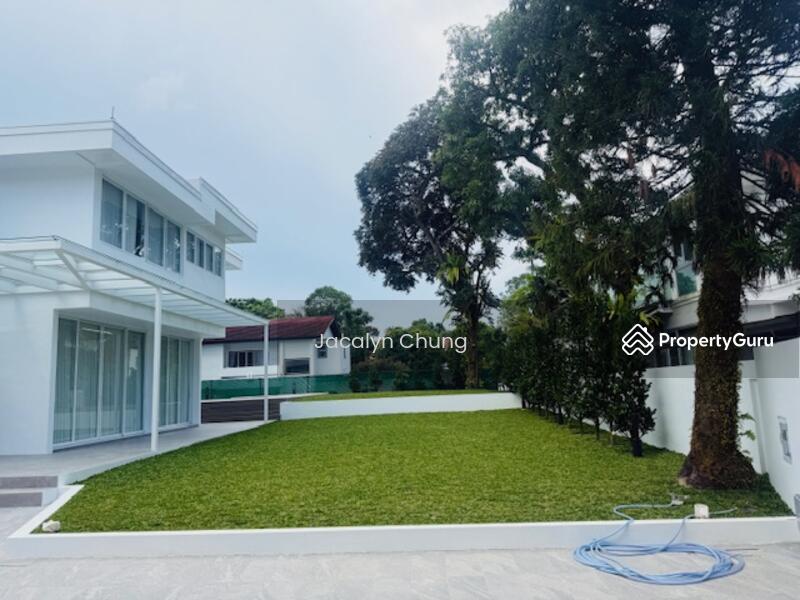 Newly renovated with a spacious garden and swimming pool