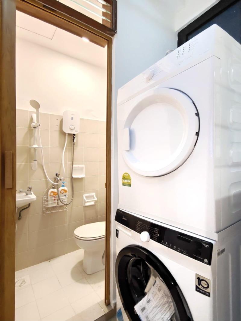 Tanglin View Condominium Room Rental, $1,698, 1 Bed 1 Bath 100 sqft $16.98 psf