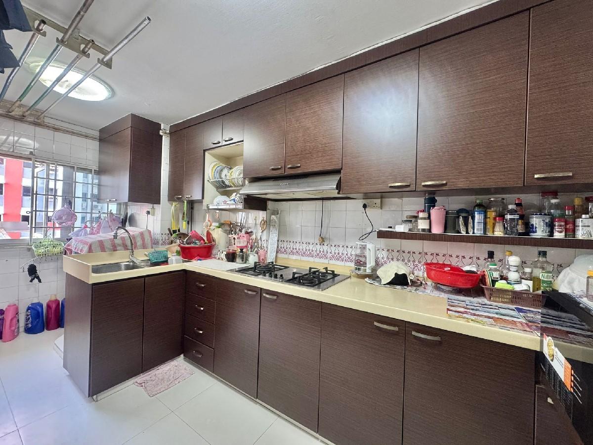 234 Ang Mo Kio Avenue 3 HDB Apartment Room Rental, $1,300, 1 Bed 2 Bath 97 sqft $13.40 psf