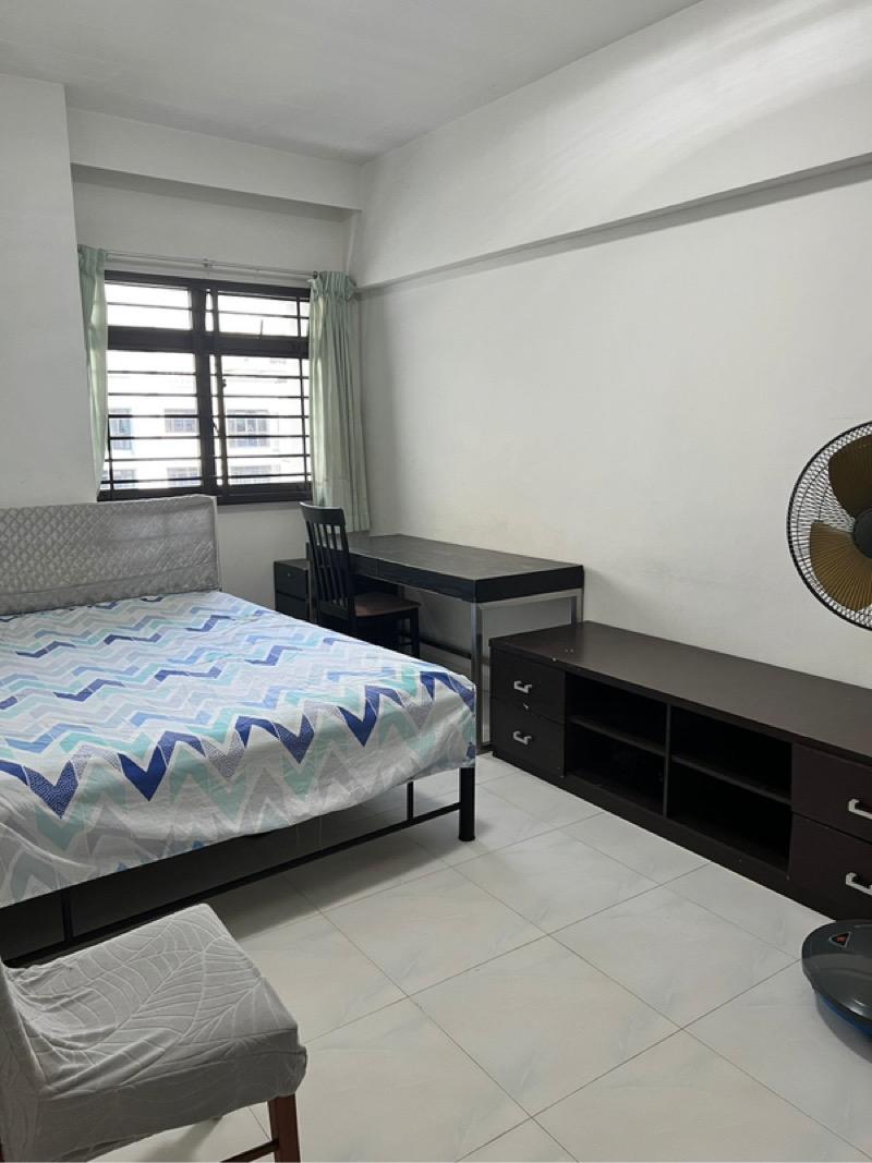 Prop-GPT: HDB Apartment: D22 Boon Lay 652A Jurong West Street 61