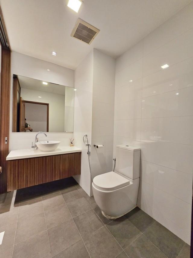 Woollerton Park Apartment For Rent, $11,000, 3 Bed 4 Bath 2,350 sqft $4.68 psf