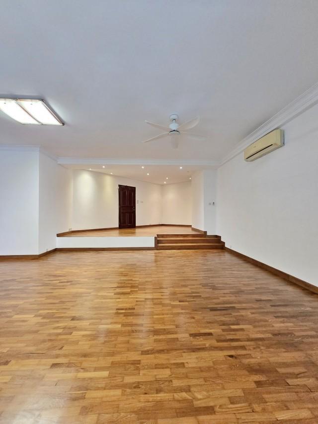 Woollerton Park Apartment For Rent, $11,000, 3 Bed 4 Bath 2,350 sqft $4.68 psf