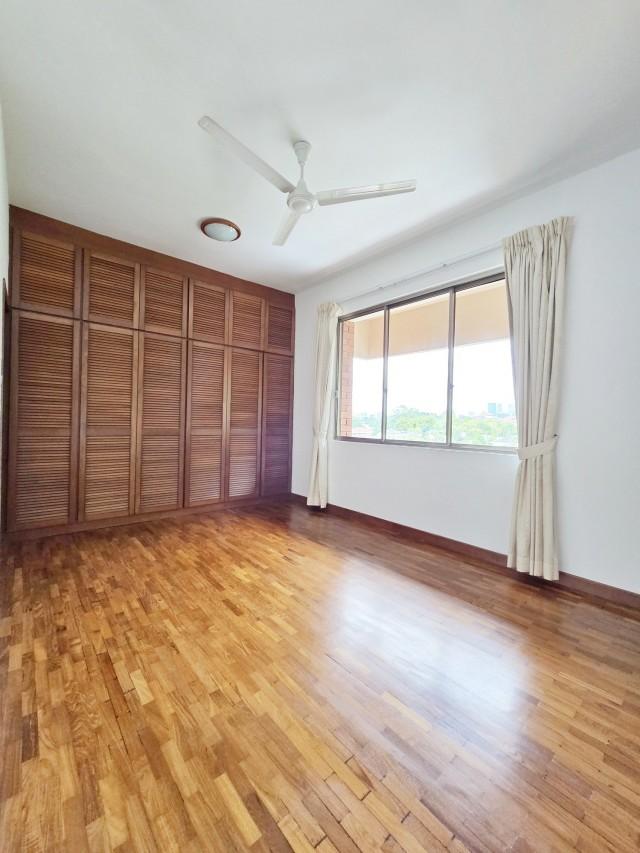 Woollerton Park Apartment For Rent, $11,000, 3 Bed 4 Bath 2,350 sqft $4.68 psf