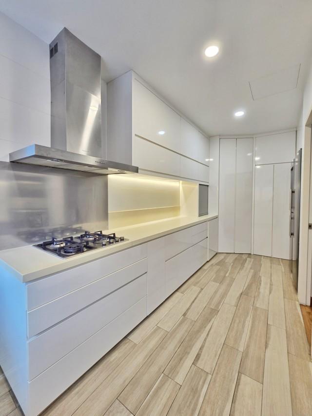 Woollerton Park Apartment For Rent, $11,000, 3 Bed 4 Bath 2,350 sqft $4.68 psf