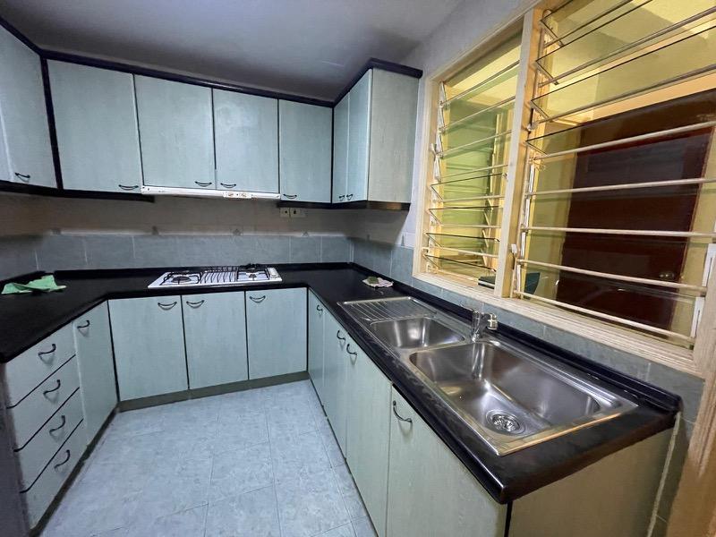 Estella Gardens Condominium For Rent, $3,200, 1 Bed 1 Bath 969 sqft $3.30 psf