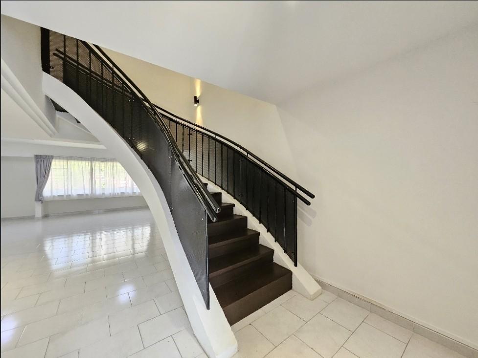 Prop-GPT: Condominium: D11 Newton Chancery Court