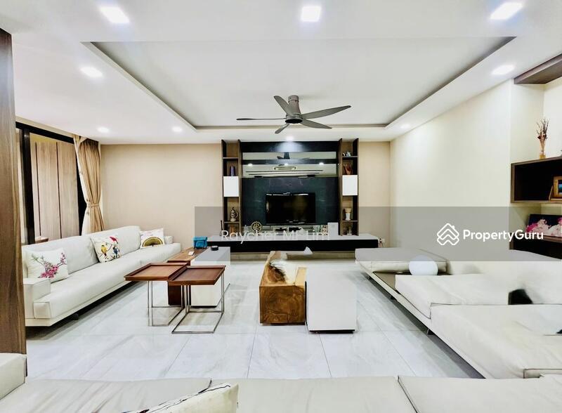 Prop-GPT: Semi-Detached: D10 Holland SemiD at Sixth Avenue