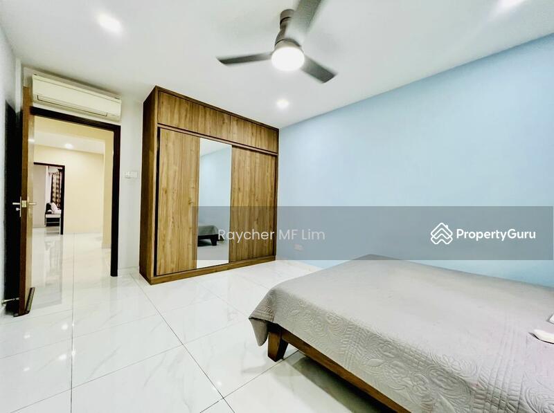SemiD at Sixth Avenue