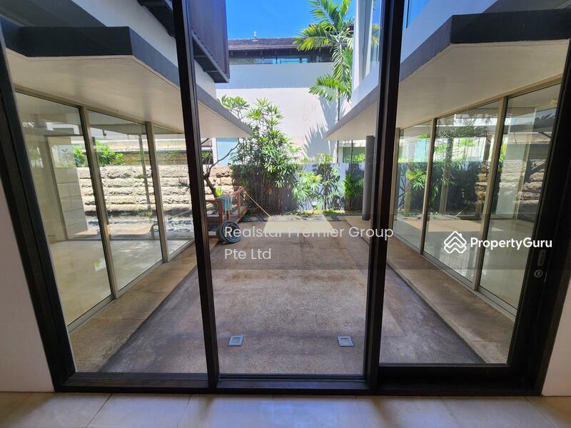  Best Location Modern Detached 