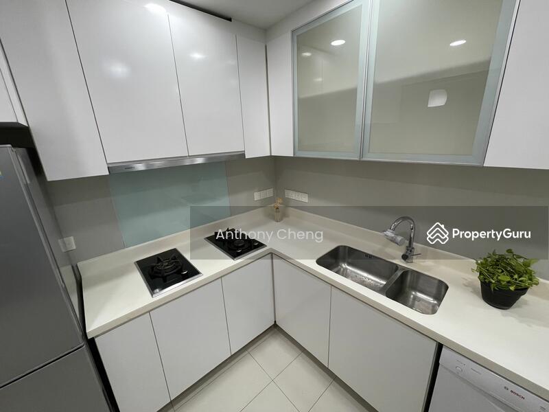 Rhapsody on Mount Elizabeth