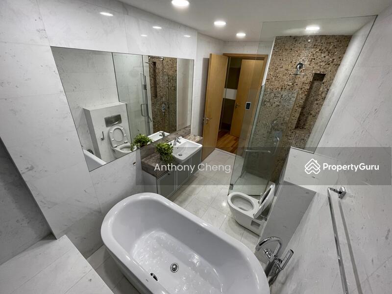 Rhapsody on Mount Elizabeth