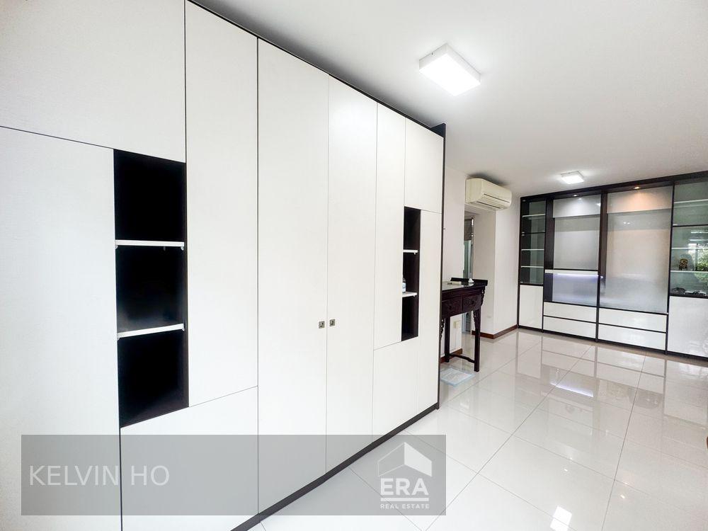 Spacious and Well Maintained With Actual 4 Bedroom for Rent