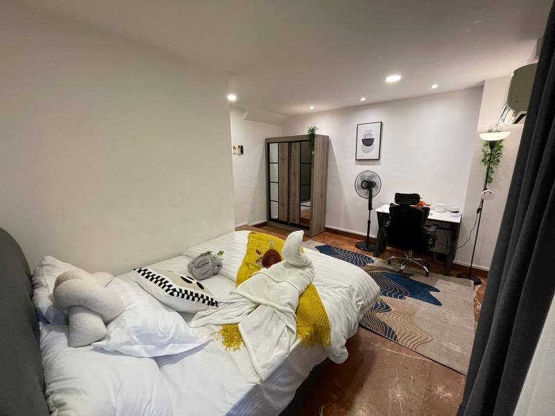 Kew Residencia Town House Room Rental, $2,368, 1 Bed 1 Bath 620 sqft $3.82 psf