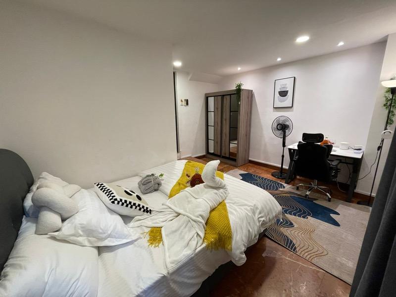 Kew Residencia Town House Room Rental, $2,368, 1 Bed 1 Bath 620 sqft $3.82 psf