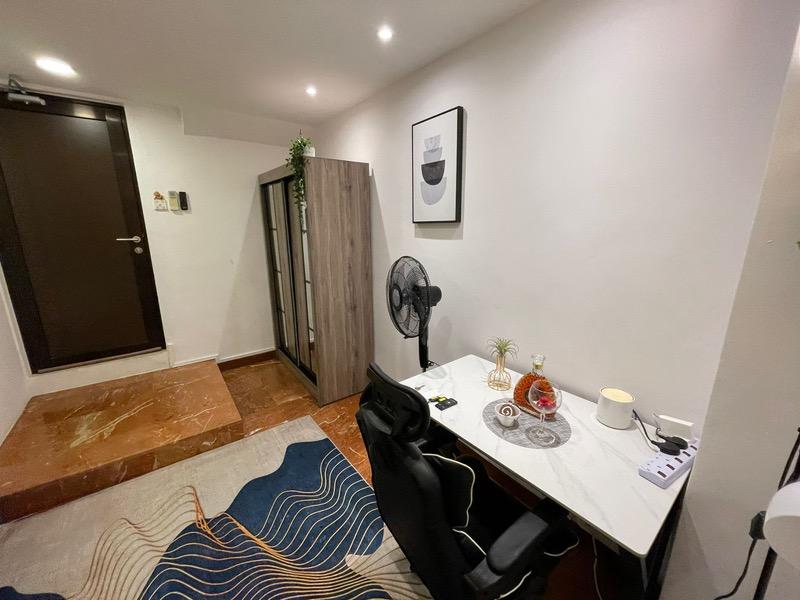 Kew Residencia Town House Room Rental, $2,368, 1 Bed 1 Bath 620 sqft $3.82 psf