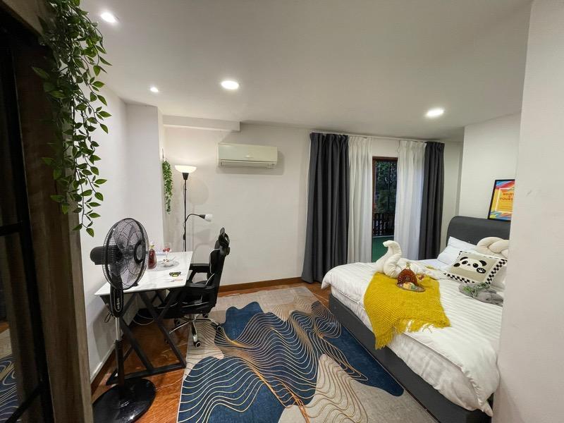 Kew Residencia Town House Room Rental, $2,368, 1 Bed 1 Bath 620 sqft $3.82 psf