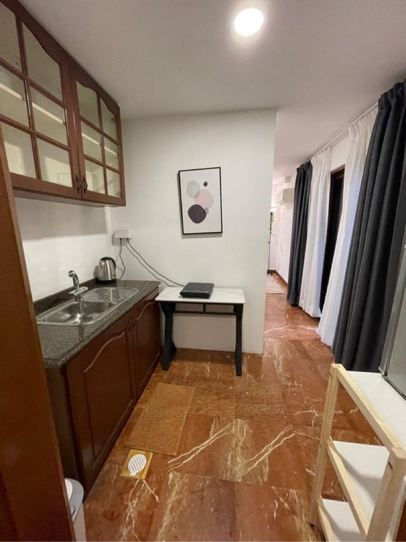 Kew Residencia Town House Room Rental, $2,368, 1 Bed 1 Bath 620 sqft $3.82 psf