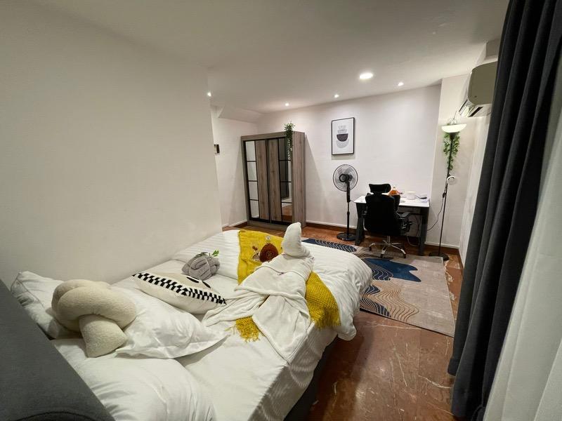 Kew Residencia Town House Room Rental, $2,368, 1 Bed 1 Bath 620 sqft $3.82 psf