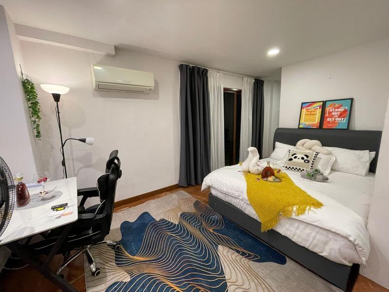 Kew Residencia Town House Room Rental, $2,368, 1 Bed 1 Bath 620 sqft $3.82 psf