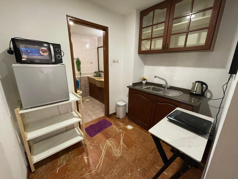 Kew Residencia Town House Room Rental, $2,368, 1 Bed 1 Bath 620 sqft $3.82 psf