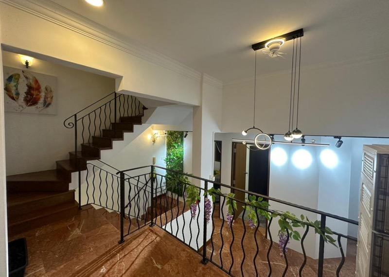 Kew Residencia Town House Room Rental, $2,368, 1 Bed 1 Bath 620 sqft $3.82 psf