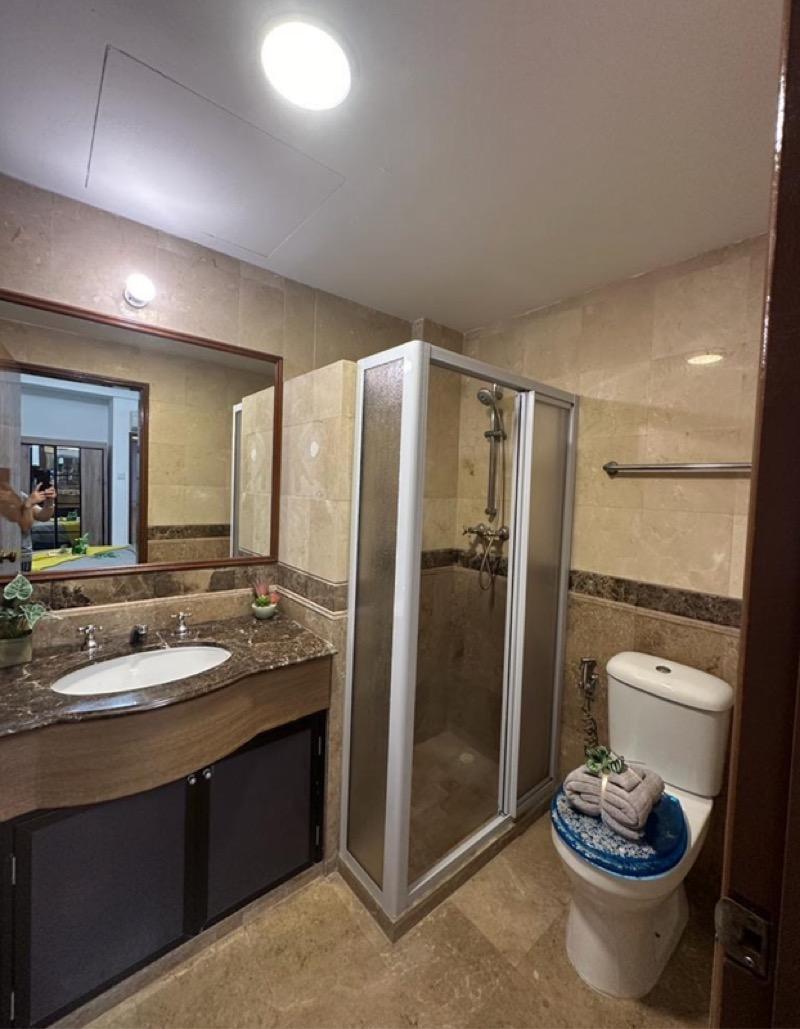 Kew Residencia Town House Room Rental, $2,368, 1 Bed 1 Bath 620 sqft $3.82 psf