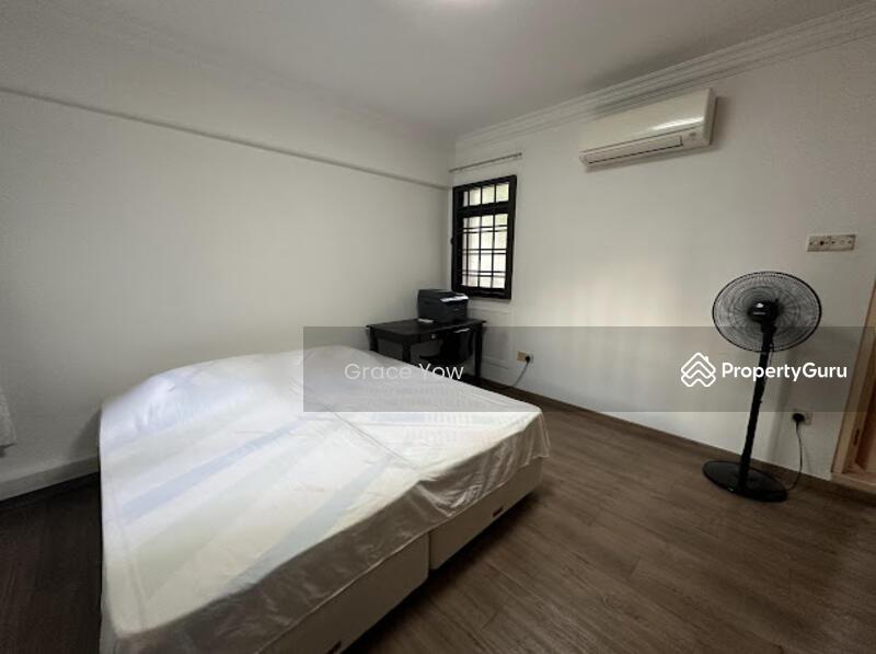Prop-GPT: HDB Flat: D19  319B Anchorvale Drive
