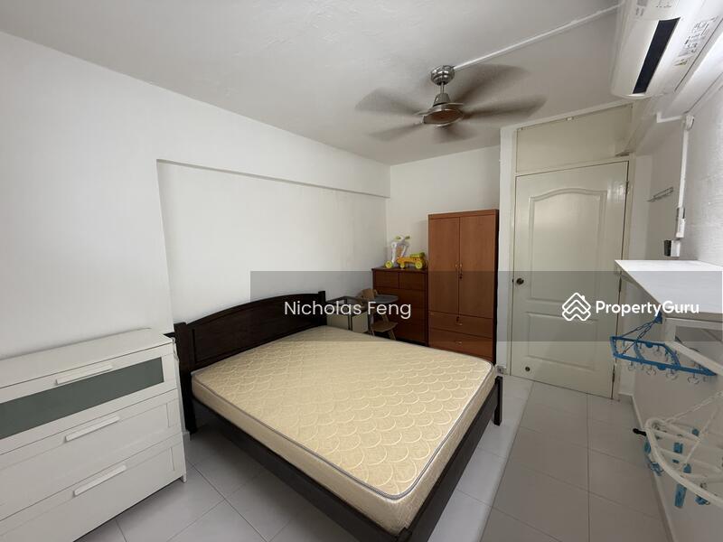 Prop-GPT: HDB Flat: D19 Hougang 683 Hougang Avenue 8