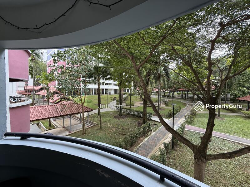 649 Hougang Avenue 8