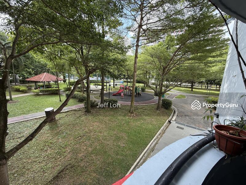 649 Hougang Avenue 8