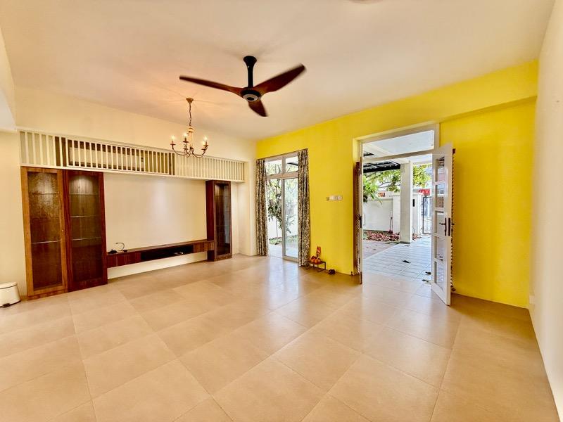 Prop-GPT: Corner Terrace: D28 Seletar Seletar Hills Estate