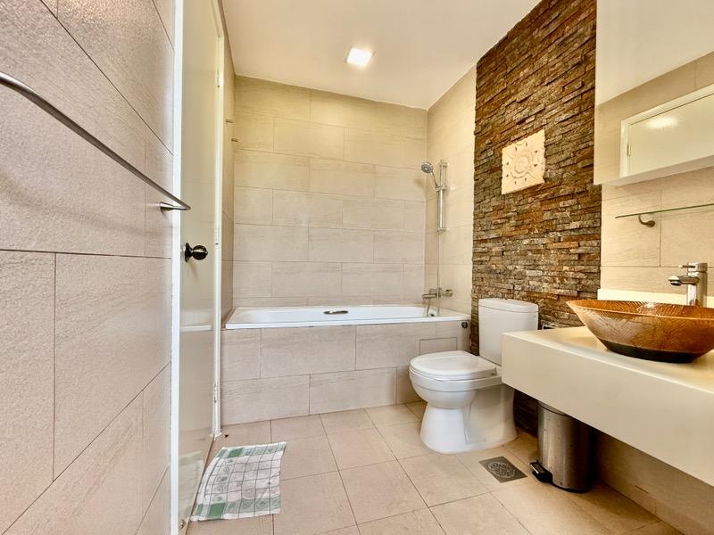 Seletar Hills Estate Corner Terrace For Rent, $6,470, 4 Bed 3 Bath 2,000 sqft $2.97 psf