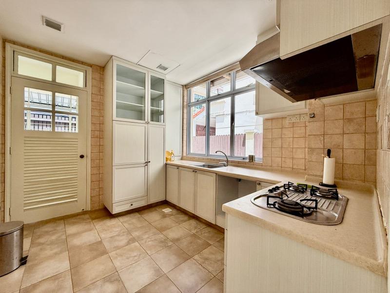 Seletar Hills Estate Corner Terrace For Rent, $6,470, 4 Bed 3 Bath 2,000 sqft $2.97 psf