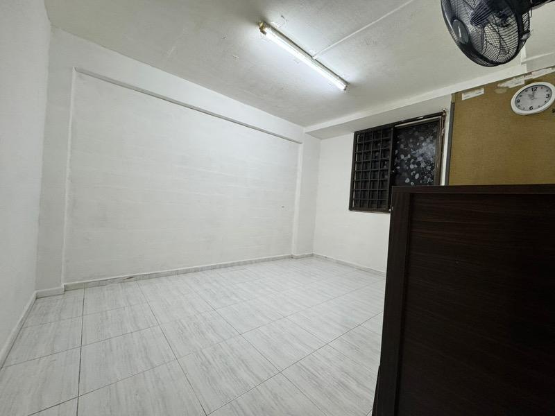 27 New Upper Changi Road HDB Apartment Room Rental, $650, 1 Bed 1 Bath 699 sqft $0.93 psf