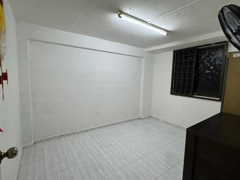 27 New Upper Changi Road HDB Apartment Room Rental, $650, 1 Bed 1 Bath 699 sqft $0.93 psf