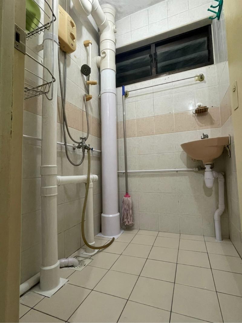 27 New Upper Changi Road HDB Apartment Room Rental, $650, 1 Bed 1 Bath 699 sqft $0.93 psf