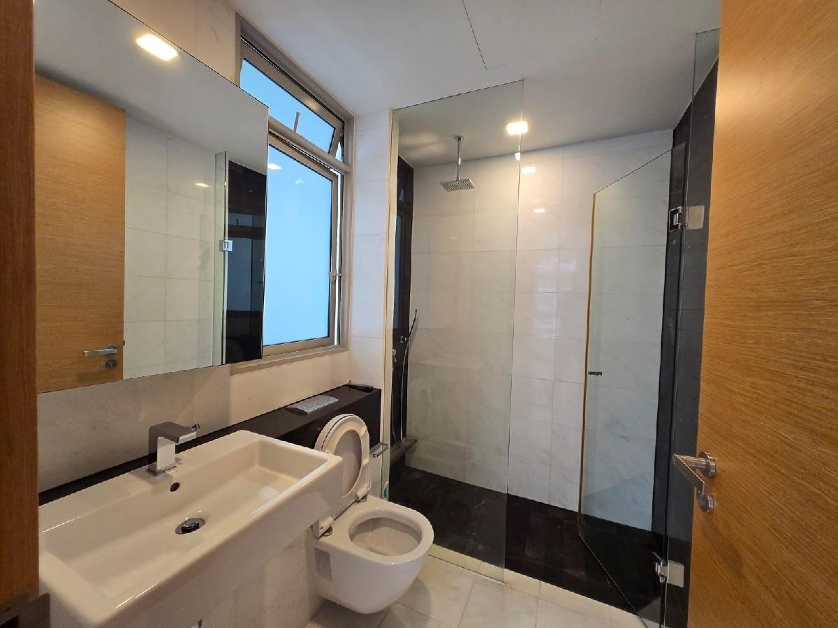RV Residences Condominium For Rent, $4,800, 2 Bed 2 Bath 678 sqft $7.08 psf