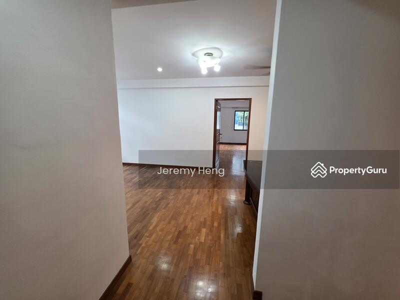 Semi-Detached for Rent: Holland, D10, 278912