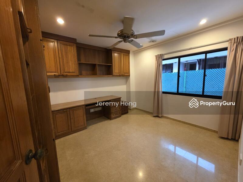 Semi-Detached for Rent: Holland, D10, 278912