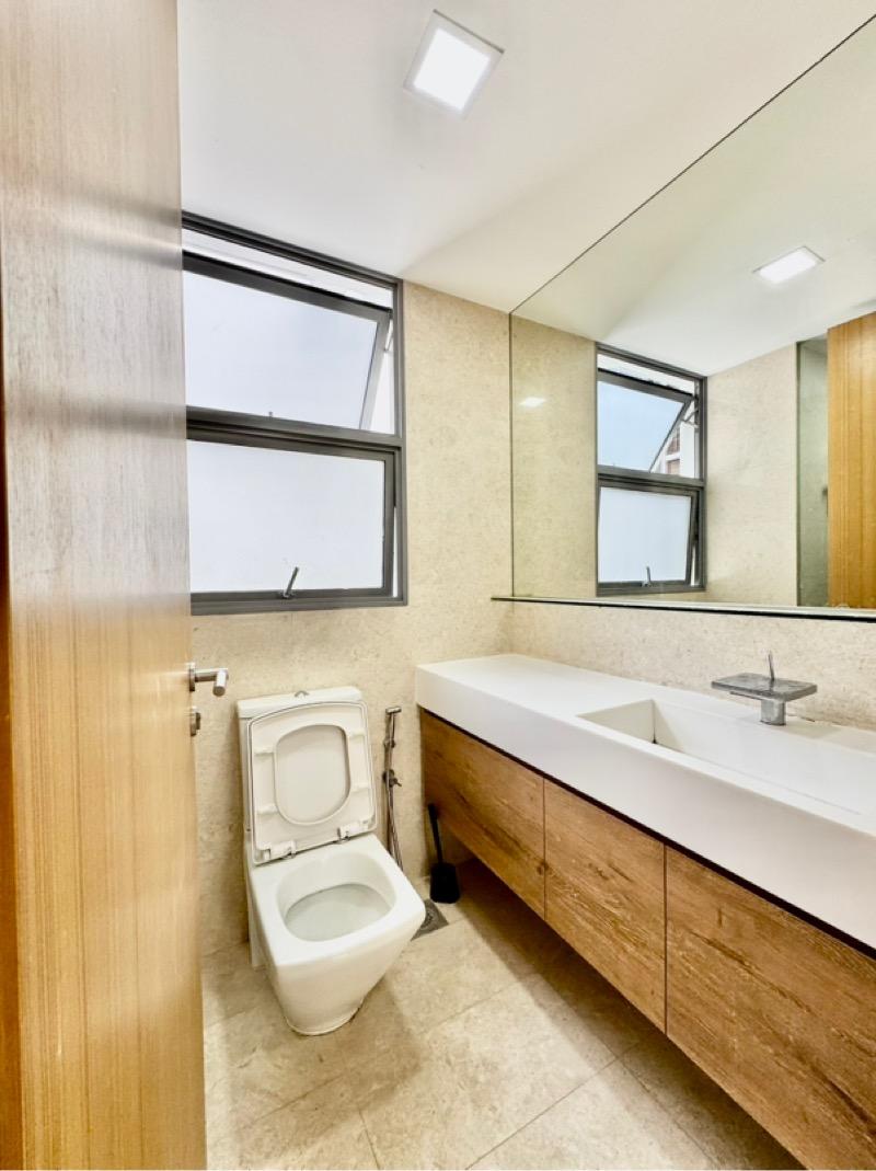 The Lanai Condominium For Rent, $4,100, 2 Bed 2 Bath 958 sqft $4.28 psf