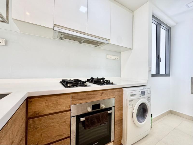 The Lanai Condominium For Rent, $4,100, 2 Bed 2 Bath 958 sqft $4.28 psf