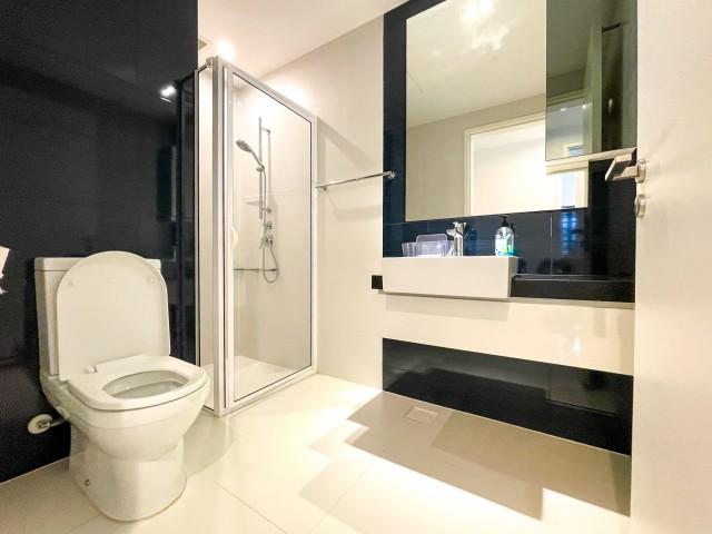 The Interlace Condominium For Rent, $5,500, 2 Bed 2 Bath 1,044 sqft $5.27 psf