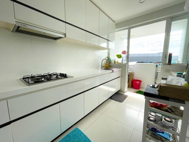 The Interlace Condominium For Rent, $5,500, 2 Bed 2 Bath 1,044 sqft $5.27 psf