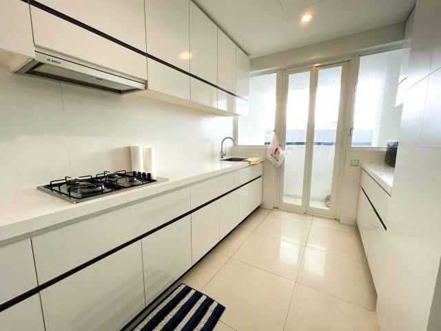 The Interlace Condominium For Rent, $5,500, 2 Bed 2 Bath 1,044 sqft $5.27 psf