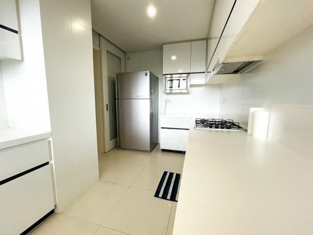 The Interlace Condominium For Rent, $5,500, 2 Bed 2 Bath 1,044 sqft $5.27 psf