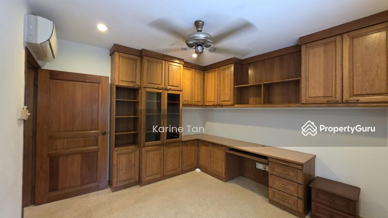Semi-Detached for Rent: Holland, D10, 276000