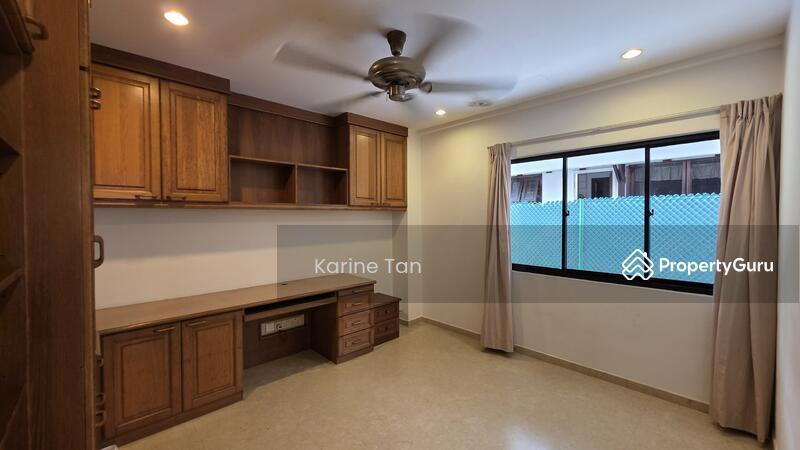 Semi-Detached for Rent: Holland, D10, 276000