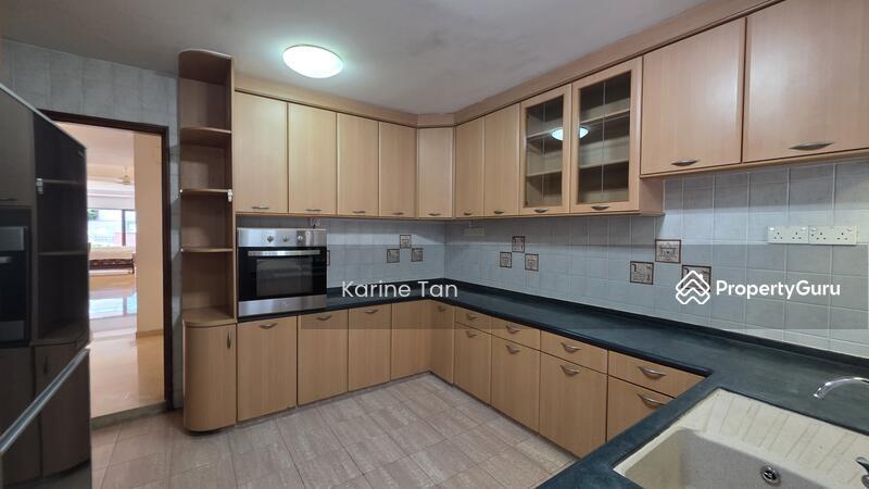 Semi-Detached for Rent: Holland, D10, 276000